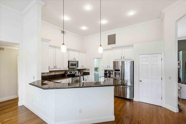 761 SW Lighthouse Dr, Palm City, FL 34990 - kitchen featuring visible vents, crown molding, ceiling fan, a sink, and dishwasher