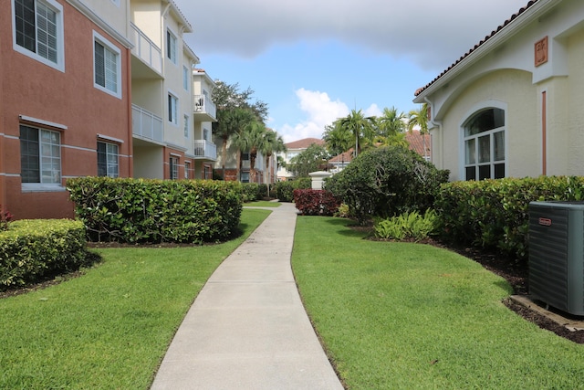9825 Baywinds Dr Unit 1208, West Palm Beach, FL 33411 - view of property's community with a residential view and a yard