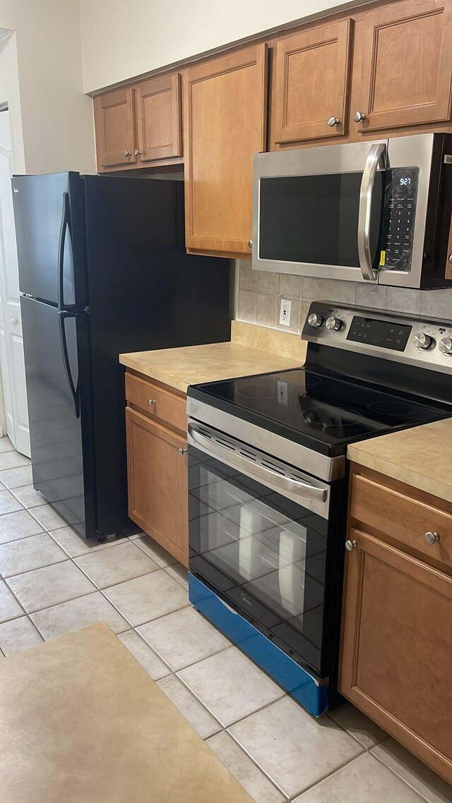 9825 Baywinds Dr Unit 1208, West Palm Beach, FL 33411 - empty room with a ceiling fan, plenty of natural light, baseboards, ornamental molding, and dark wood finished floors