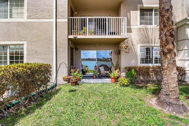 5031 Wiles Rd Unit 104, Coconut Creek, FL 33073 - exterior space with a lawn, stucco siding, and a balcony