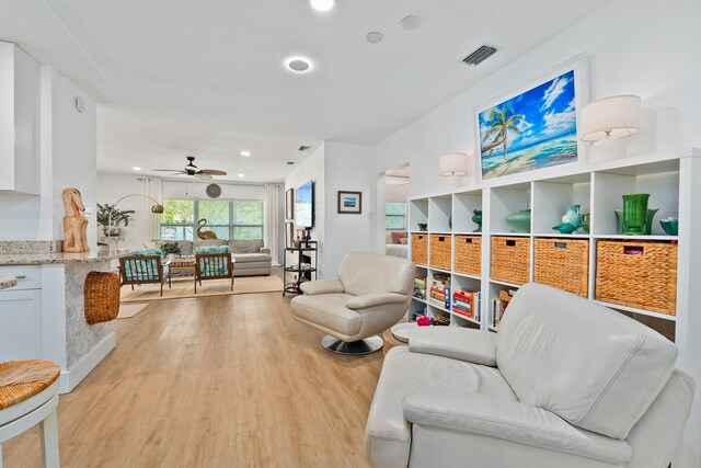 living room featuring visible vents, recessed lighting, light wood finished floors, and a ceiling fan