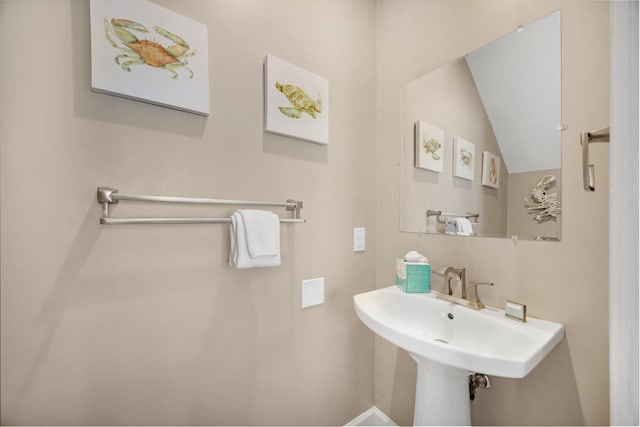bathroom featuring a sink