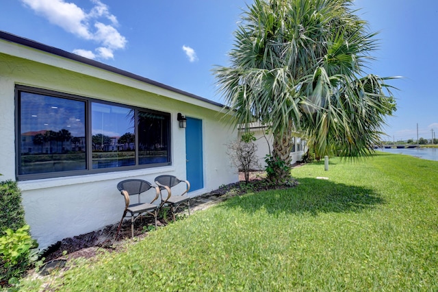 view of yard featuring a water view