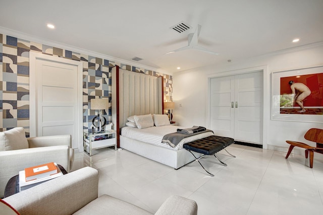 bedroom featuring ceiling fan, visible vents, ornamental molding, and a closet