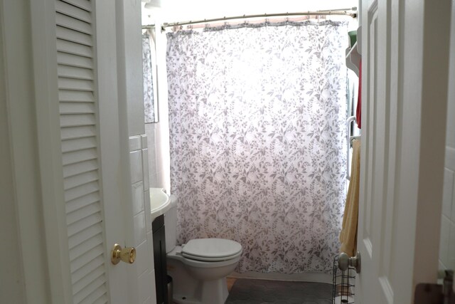 1020 NW 74th Ave, Margate, FL 33063 - bathroom featuring vanity, shower / bathtub combination with curtain, toilet, and wallpapered walls