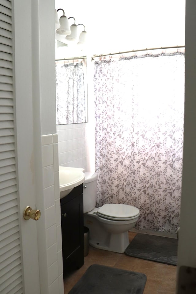 1020 NW 74th Ave, Margate, FL 33063 - bathroom with vanity, toilet, curtained shower, and wood finished floors