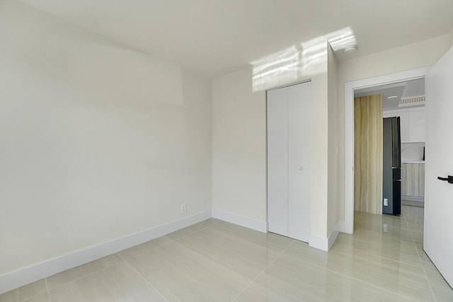 928 Market St, West Palm Beach, FL 33401 - empty room featuring light tile patterned floors and baseboards