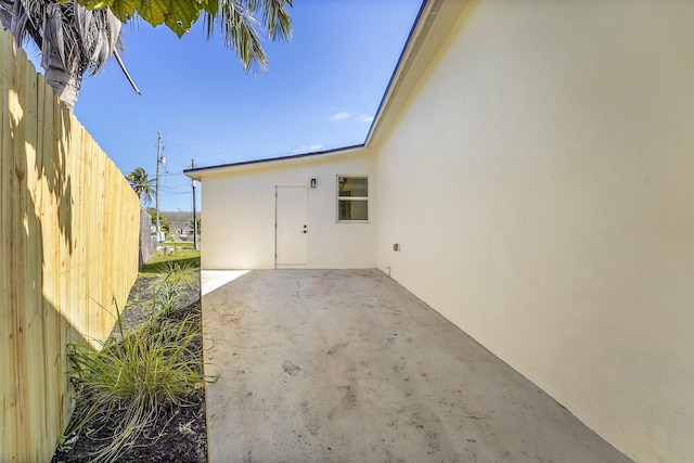 928 Market St, West Palm Beach, FL 33401 - exterior space featuring fence