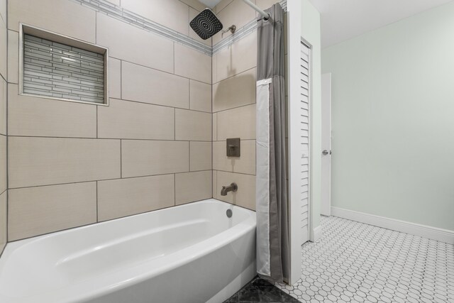 bathroom featuring baseboards and shower / tub combo
