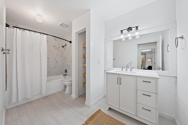 1420 Ocean Way Unit 30C, Jupiter, FL 33477 - bathroom with toilet, vanity, shower / tub combo with curtain, and baseboards