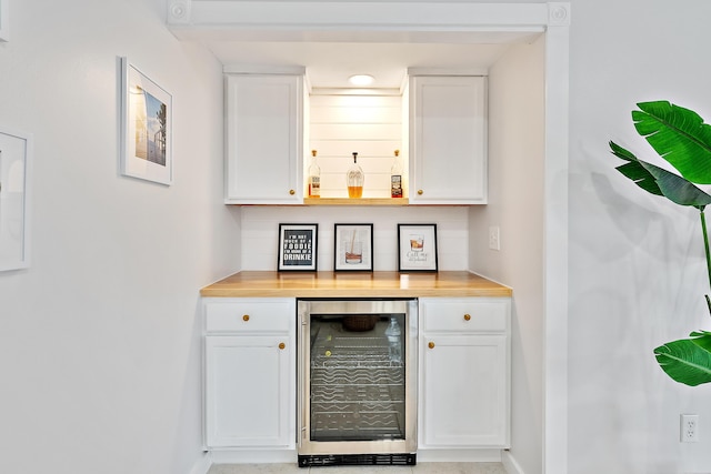 1420 Ocean Way Unit 30C, Jupiter, FL 33477 - indoor dry bar with beverage cooler, baseboards, and backsplash
