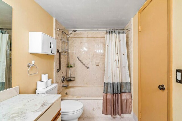 5578 Golden Eagle Cir Unit 5578, Palm Beach Gardens, FL 33418 - bathroom with tile patterned floors, shower / bath combo with shower curtain, toilet, and vanity