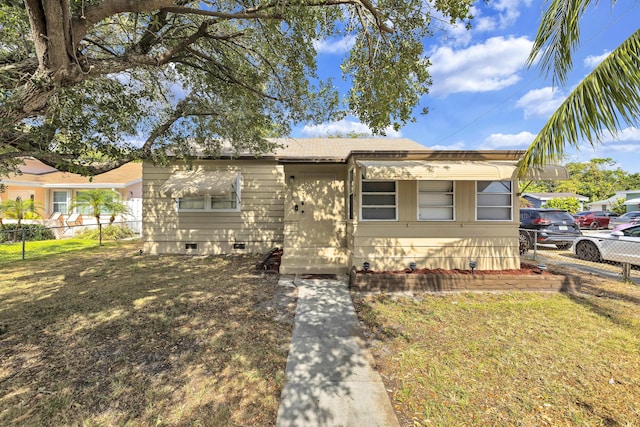 bungalow featuring crawl space, fence, and a front lawn