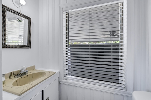 bathroom with vanity, a ceiling fan, and toilet