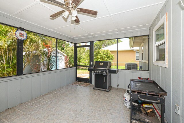 sunroom / solarium featuring ceiling fan