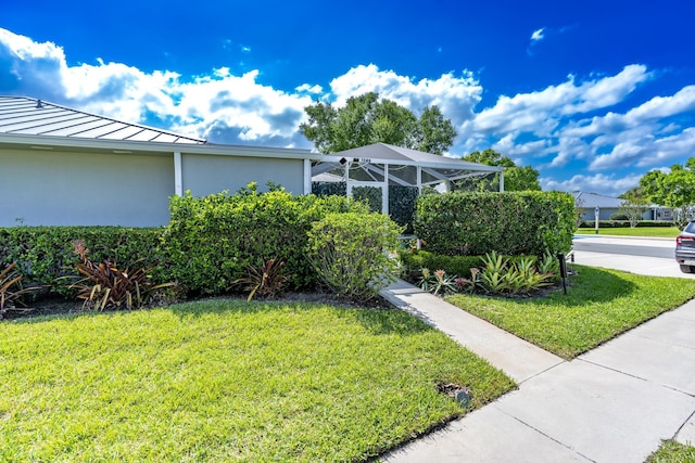 view of yard with a lanai