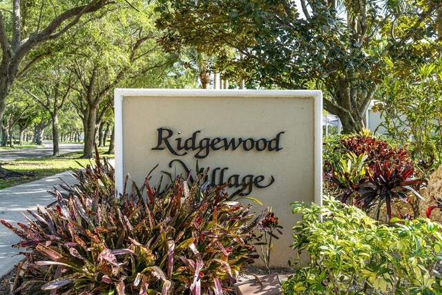 view of community / neighborhood sign