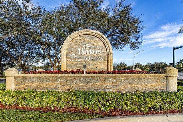 view of community / neighborhood sign