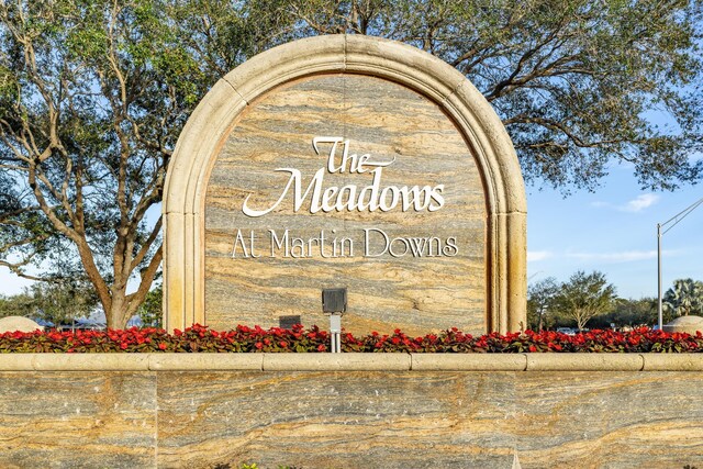 view of community / neighborhood sign