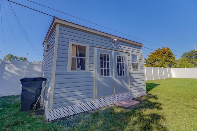 view of outdoor structure with an outbuilding and a fenced backyard