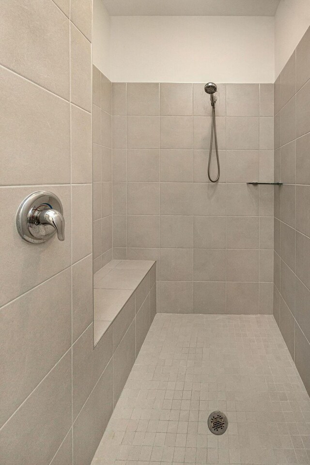full bath featuring tiled shower