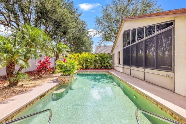 10056 Lexington Cir N, Boynton Beach, FL 33436 - pool featuring a fenced backyard