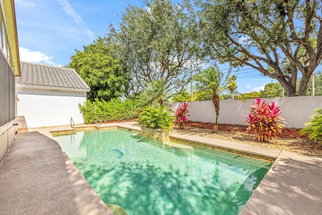 10056 Lexington Cir N, Boynton Beach, FL 33436 - view of swimming pool with a fenced backyard and a fenced in pool