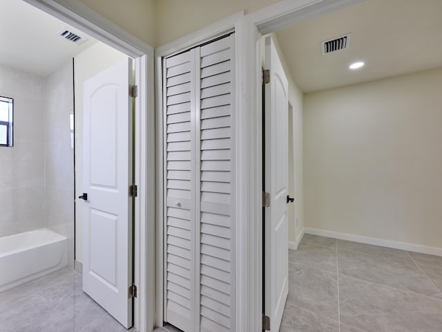 full bath featuring visible vents, recessed lighting, baseboards, and tile patterned floors