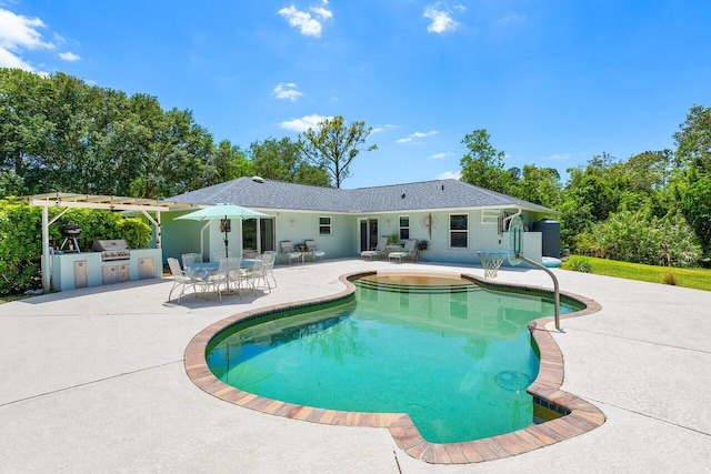 17109 81st Ln N, Loxahatchee, FL 33470 - pool with outdoor dining area, a patio area, grilling area, and an outdoor kitchen