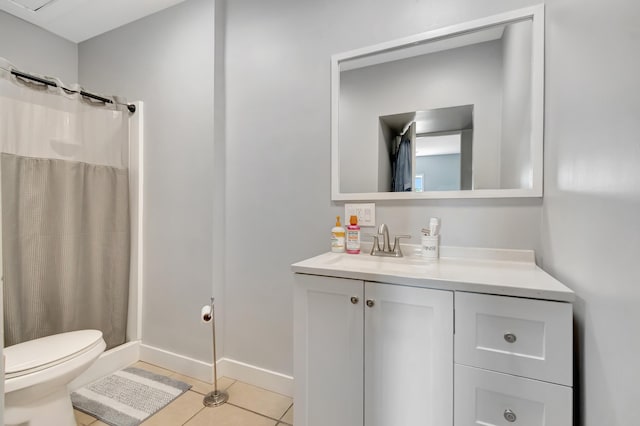 431 Virginia Dr, Lake Worth Beach, FL 33461 - full bathroom featuring tile patterned flooring, vanity, toilet, curtained shower, and baseboards