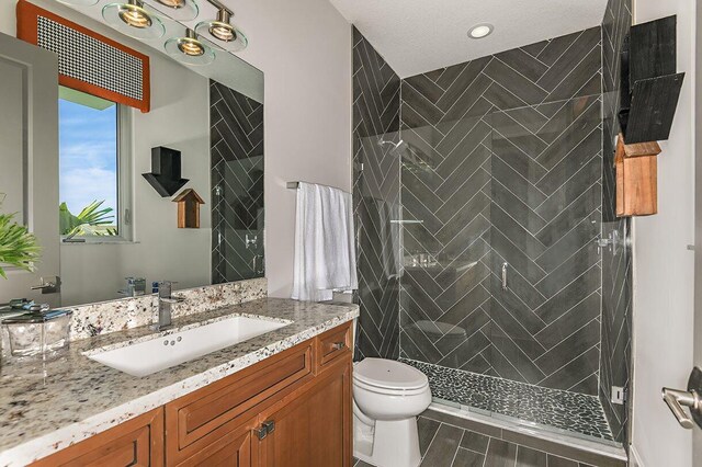 full bathroom featuring toilet, recessed lighting, a shower stall, and vanity