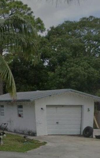 detached garage featuring concrete driveway