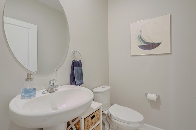 bathroom featuring a sink and toilet