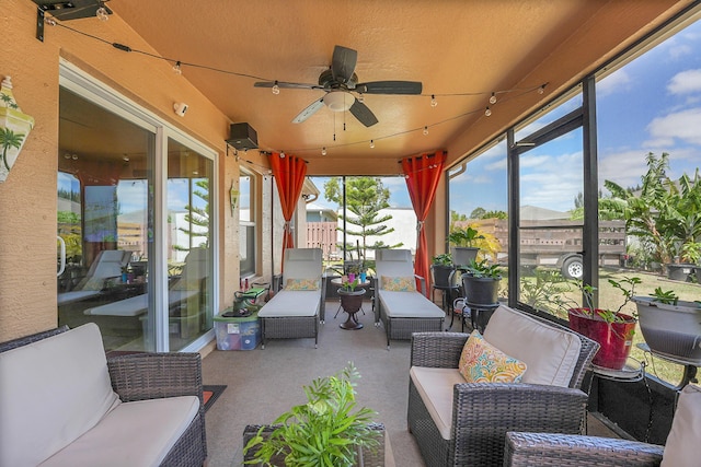 sunroom featuring outdoor lounge area and a ceiling fan