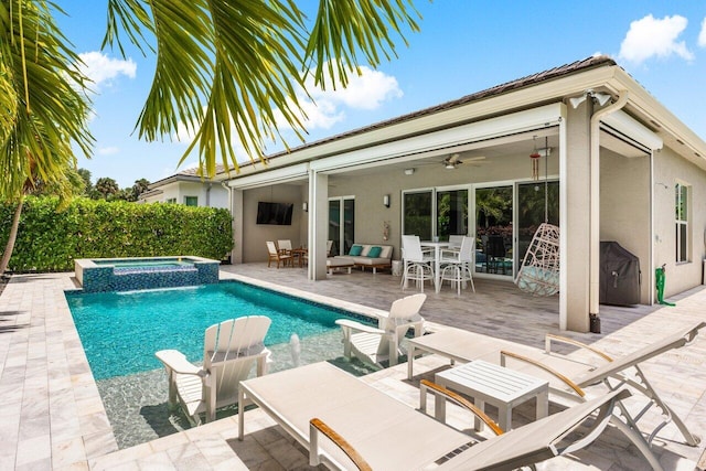 view of swimming pool featuring a patio, a pool with connected hot tub, a ceiling fan, and outdoor dining area