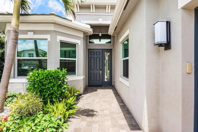 entrance to property with stucco siding