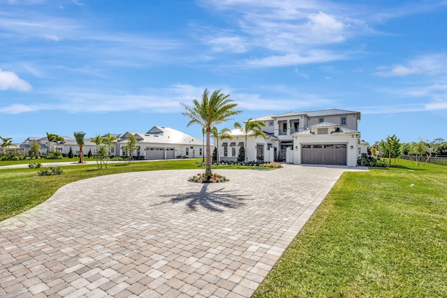 view of front of property featuring fence, a garage, stucco siding, a front yard, and curved driveway