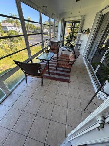 sunroom with a ceiling fan