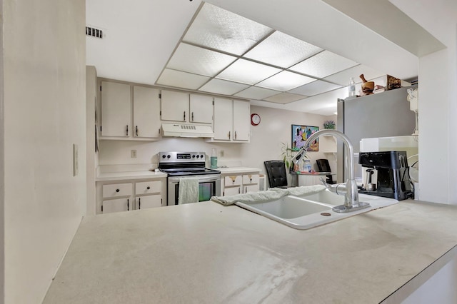 950 Egret Cir Unit 5409, Delray Beach, FL 33444 - kitchen featuring under cabinet range hood, light countertops, a sink, and stainless steel range with electric stovetop