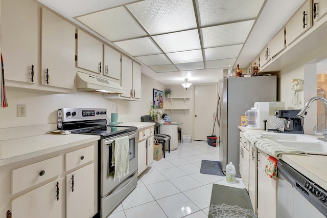 950 Egret Cir Unit 5409, Delray Beach, FL 33444 - kitchen with stainless steel electric range oven, light countertops, light tile patterned floors, under cabinet range hood, and dishwashing machine