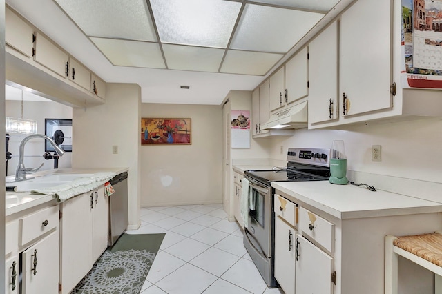 950 Egret Cir Unit 5409, Delray Beach, FL 33444 - kitchen featuring light countertops, under cabinet range hood, a sink, light tile patterned floors, and stainless steel appliances