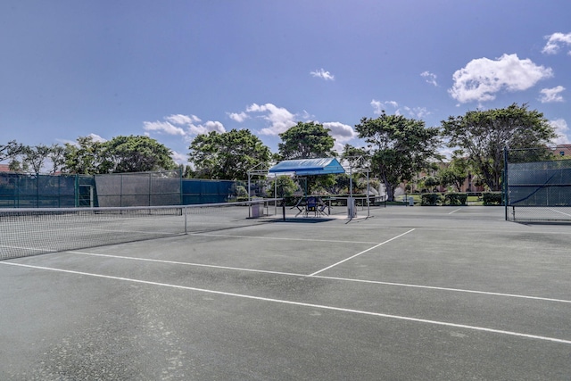 950 Egret Cir Unit 5409, Delray Beach, FL 33444 - view of sport court with fence