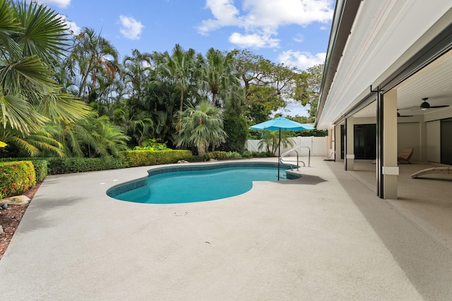 121 Hillcrest Dr, Sewalls Point, FL 34996 - view of pool with a patio area and a fenced backyard