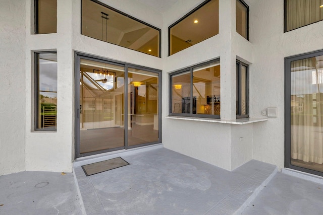 view of exterior entry featuring stucco siding