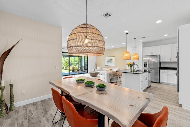 dining space featuring recessed lighting, baseboards, visible vents, and light wood-style flooring
