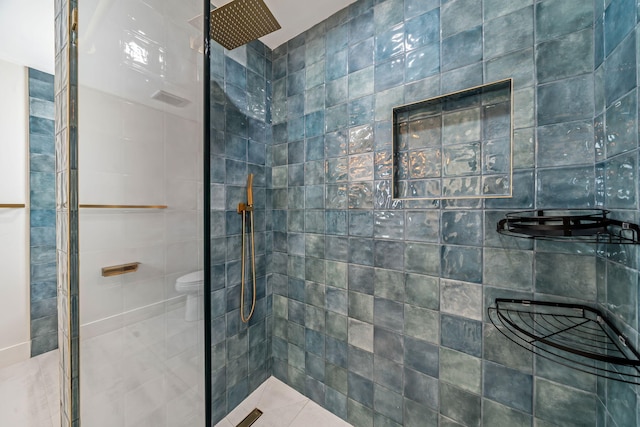 1516 Wagner Cir, Lake Clarke Shores, FL 33406 - bathroom with a tile shower and toilet