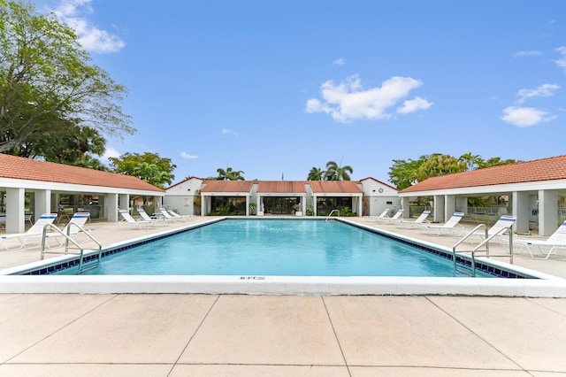 2602 SW 23rd Cranbrook Dr, Boynton Beach, FL 33436 - community pool featuring a patio area