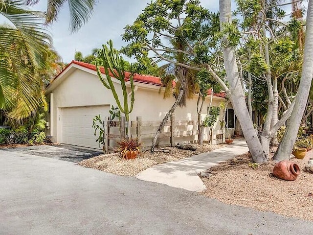 5534 Ainsley Ct, Boynton Beach, FL 33437 - view of front of home with stucco siding, driveway, and a garage