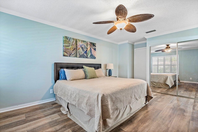 648 Deer Creek Edgewater Dr, Deerfield Beach, FL 33442 - bedroom with crown molding, a ceiling fan, a textured ceiling, and wood finished floors