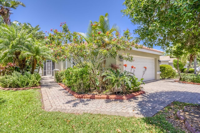 606 SW Treasure Cv, Port Saint Lucie, FL 34986 - view of front of property with stucco siding, a garage, and decorative driveway